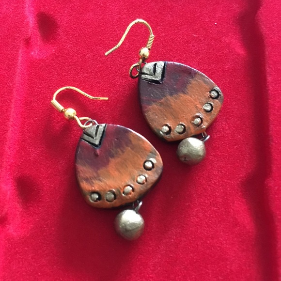 Earrings,hand crafted,pretty,vintage look. - Picture 2 of 2